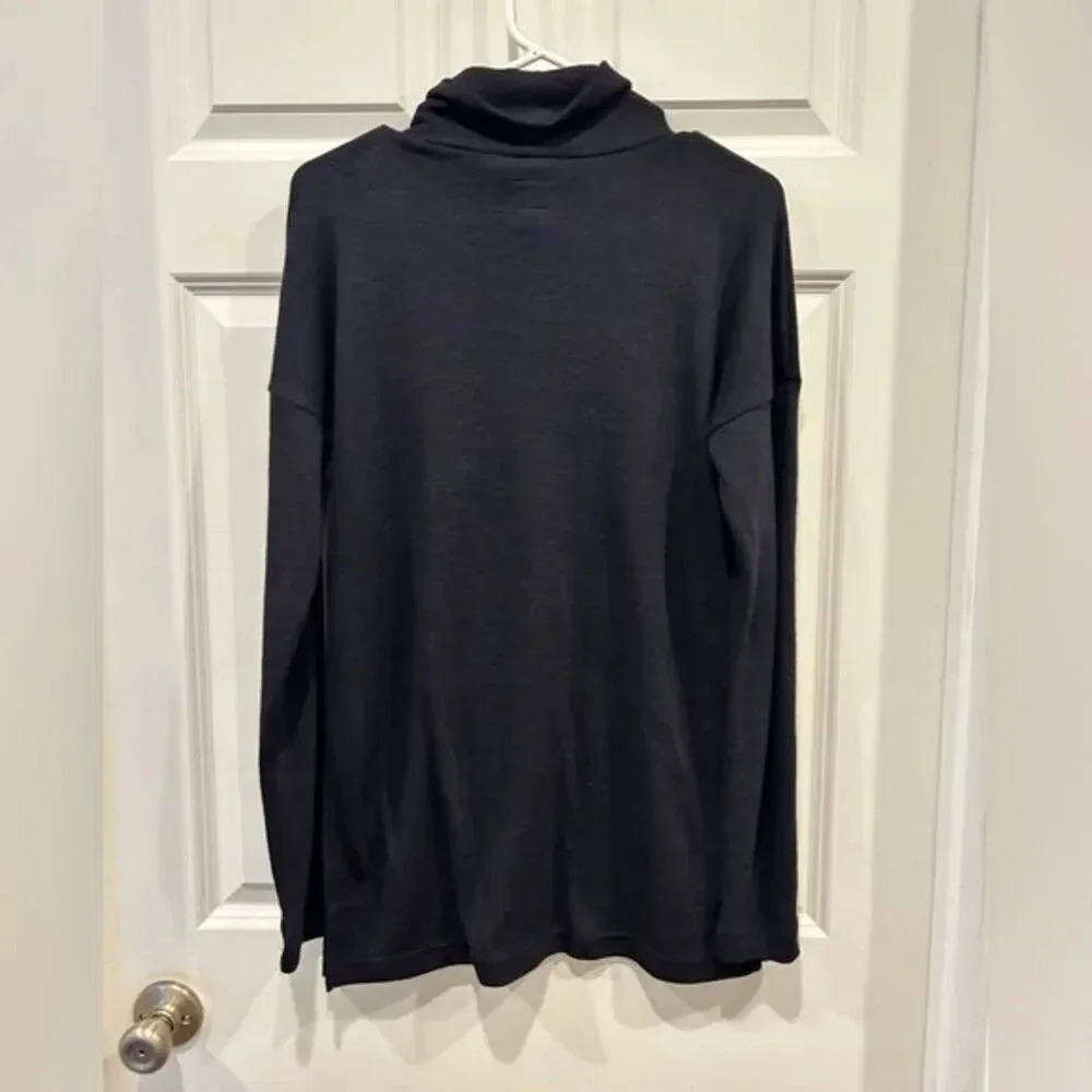 J. Crew Vintage Fleece‎ Women’s Black Turtleneck Tunic Sweater Size Medium - Picture 4 of 7